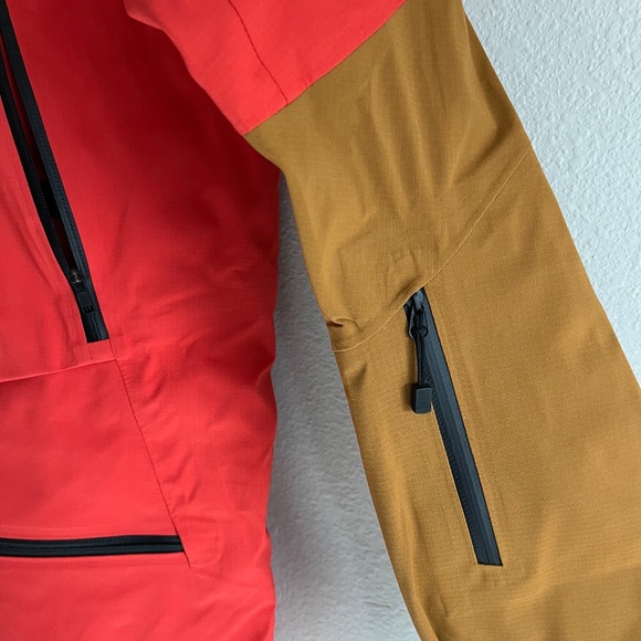 The North Face Women's Purist DryVent Shell Ski Jacket - Picture 5 of 6